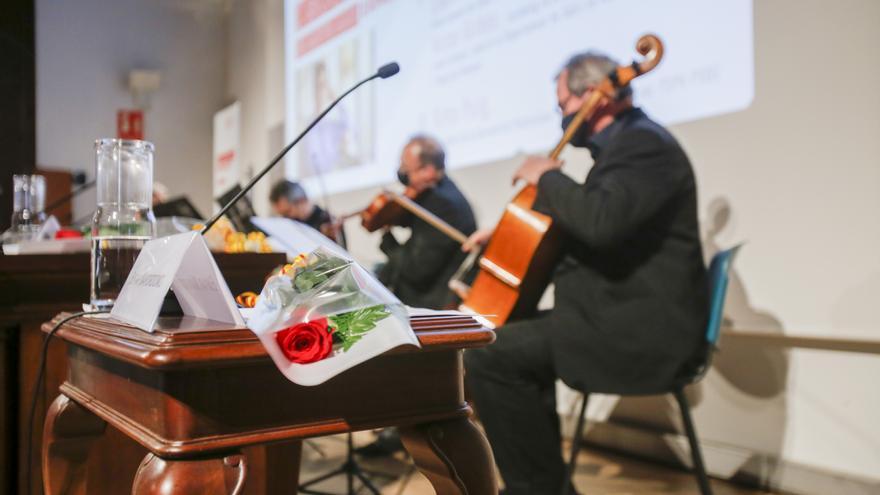 El Consell premia  a Ernest Lluch, Broseta y Save the Children