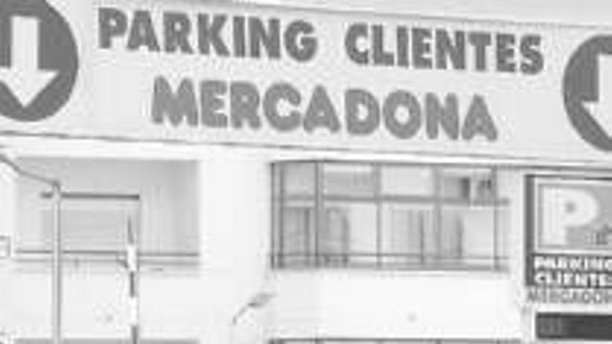 El párking de Mercadona ´subleva´ a los residentes