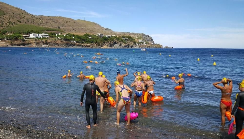 Els participants han recorregut nedant prop de 8 Km de 5 itineraris marins de l’Alt Empordà