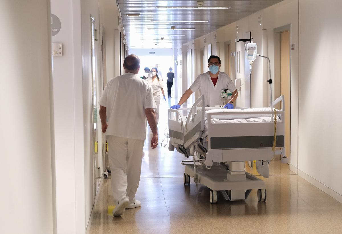 La Unidad de Cuidados Intensivos del Hospital del Vinalopó en Elche durante un repute de ingresos por coronavirus