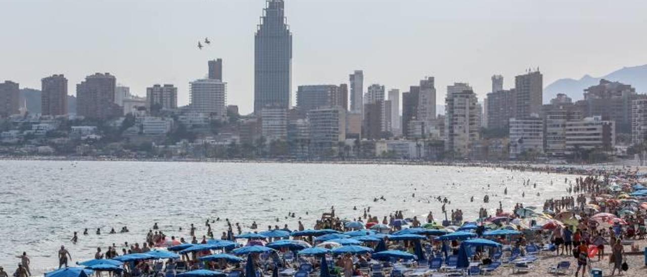 El ocio acuático llega con retraso a Benidorm