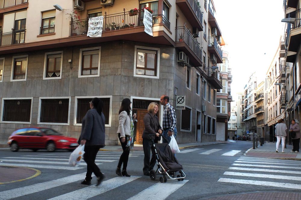 Pancartas en la calle Ángel contra el aumento del