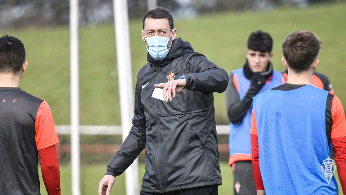 Sergio Sánchez, en un entrenamiento del filial