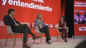 El primer secretario del PSC y presidente de la Generalitat de Cataluña, Salvador Illa, y la secretaria general del PSOE Aragón y ministra de Educación,  Pilar Alegría.