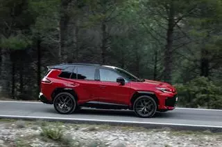 Toda la gama del nuevo Toyota RAV4, precios, versiones y equipamiento, al detalle