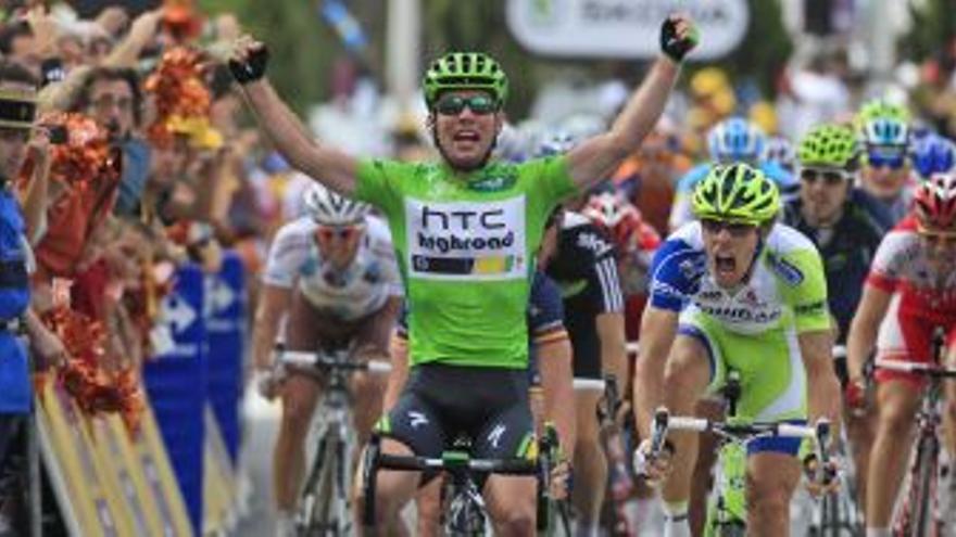 Cavendish firma su cuarto triunfo de etapa y Voeckler sigue de amarillo