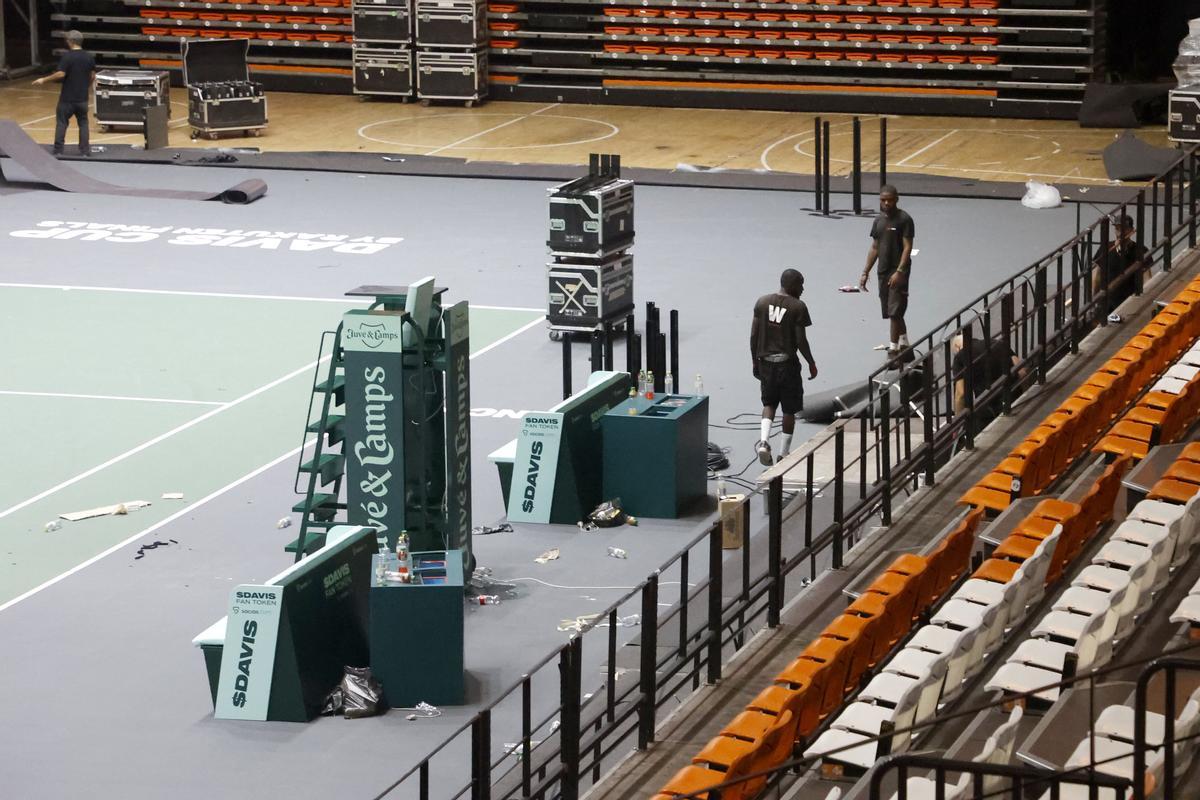Desmontaje de las pistas de La Fonteta tras la Copa Davis Desmontaje de las pistas de La Fonteta tras la Copa Davis