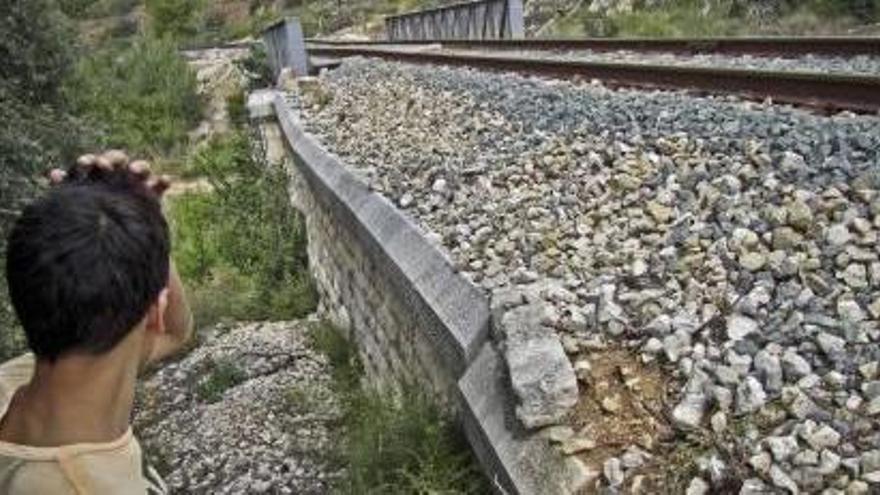 El tren estará entre cuatro y cinco semanas sin circular por las obras de Fomento