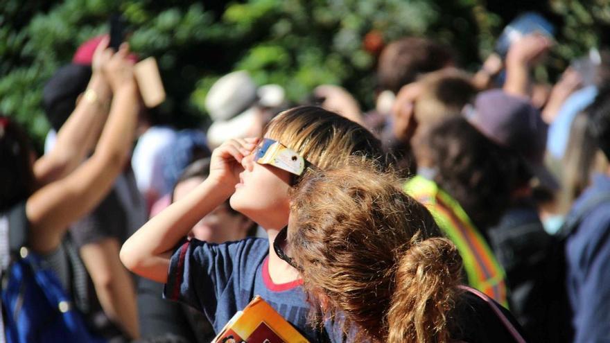 Ya hay previsión meteorológica oficial para el día del eclipse y en Asturias no pinta muy bien
