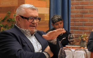 Un 'binissalemer' llega a 'First Dates' en busca del amor: "Cuando vengan las fiestas de la vendimia te tienes que venir"