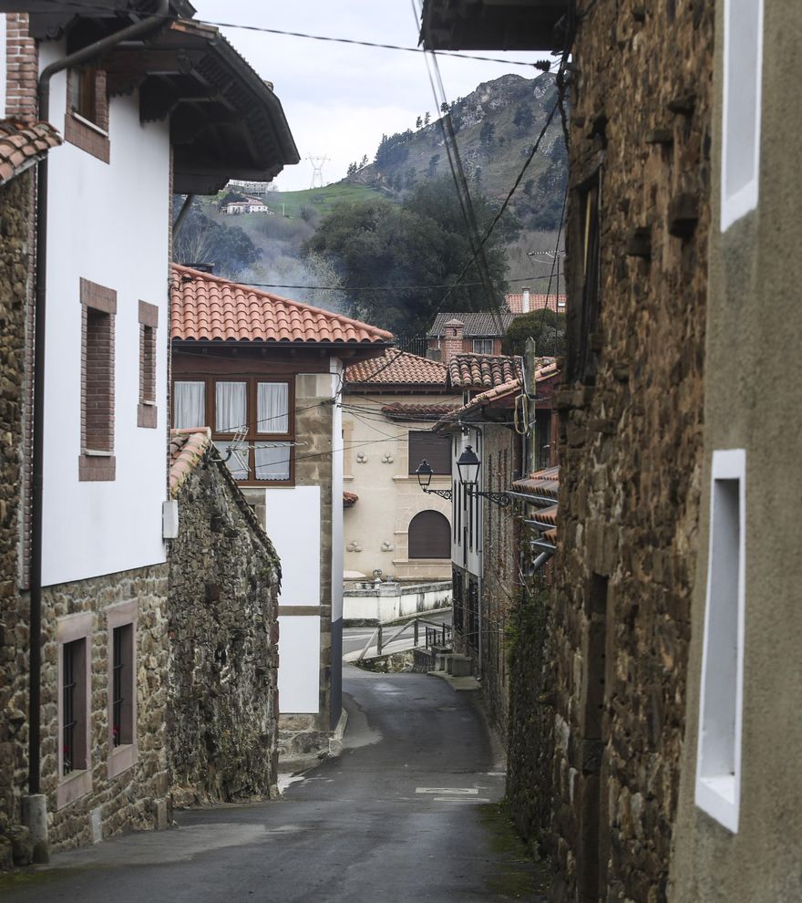 Asturianos en Peñamellera Baja: un recorrido por el municipio