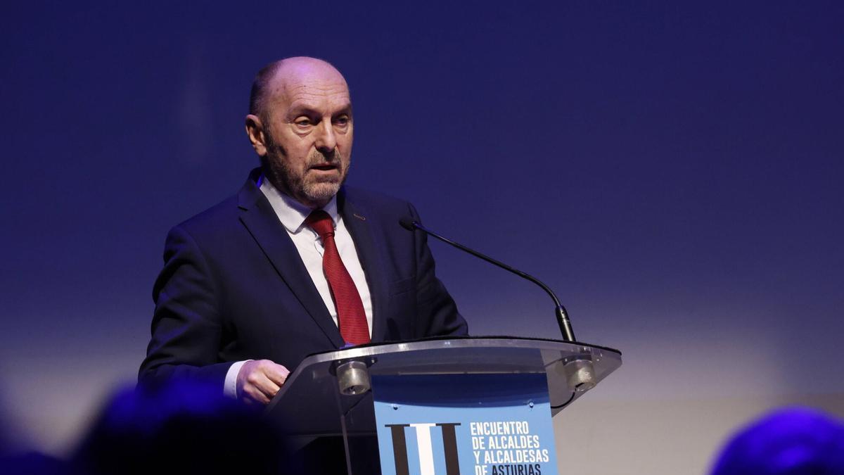 Juan Cofiño llama a reformar la "planta local" y tomar "decisiones valientes" para asegurar la suficiencia financiera de los ayuntamientos