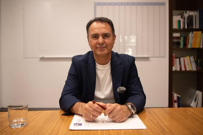 Antonio Rial, psicòleg: «Els xavals amb un ús problemàtic de xarxes socials tenen taxes de depressió i ansietat tres i quatre vegades més grans»