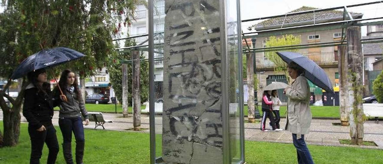 Trabajos de restauración del muro, en 2010. // FdV