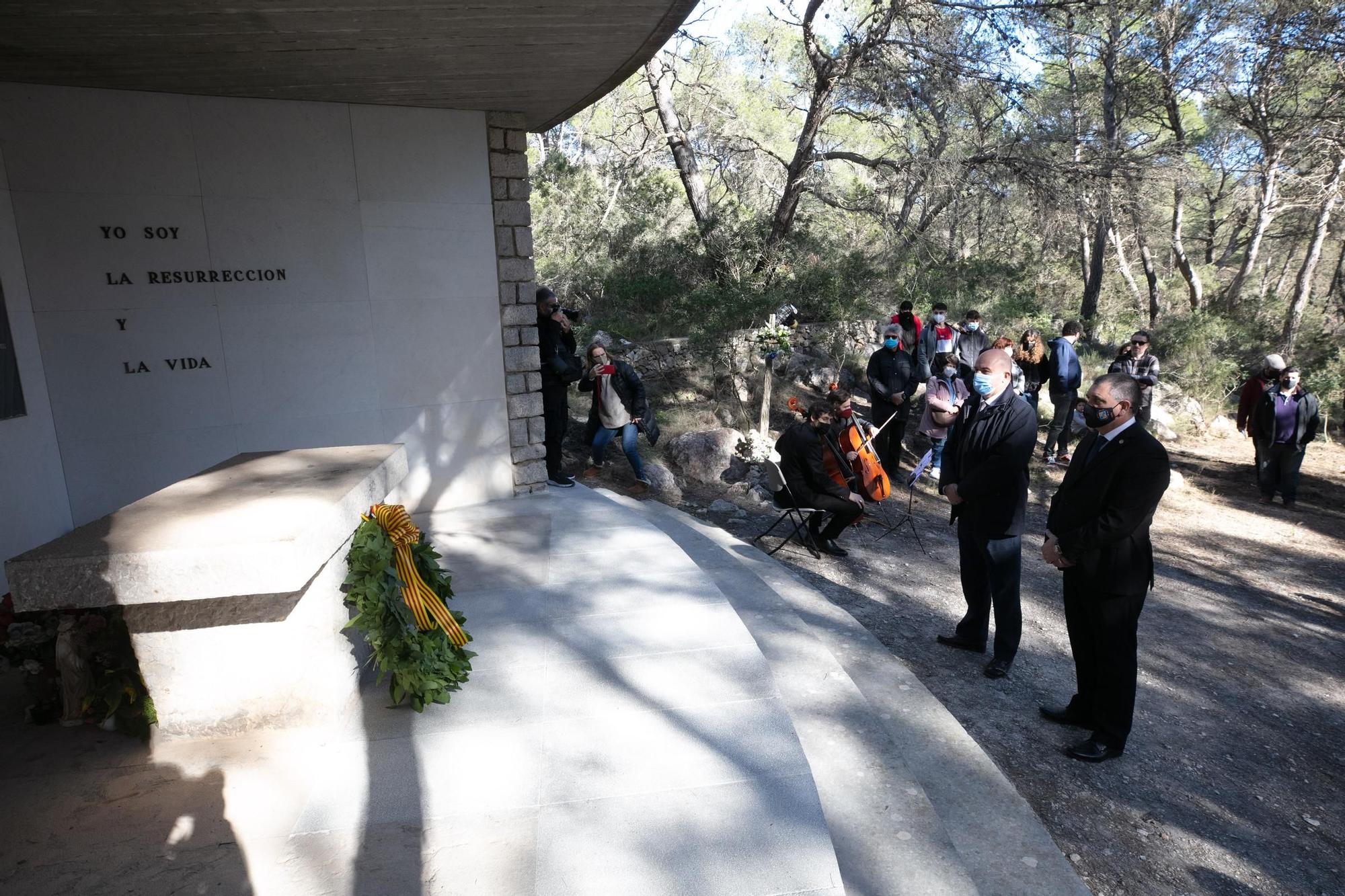 Homenaje a las víctimas del accidente aéreo de ses Roques Altes