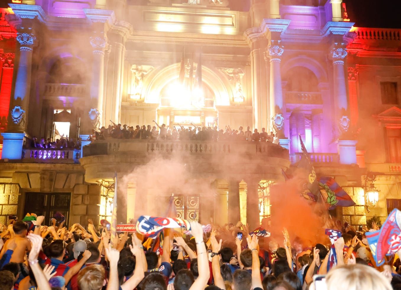 Todas las fotos de la rúa del Levante UD por su ascenso a Primera División
