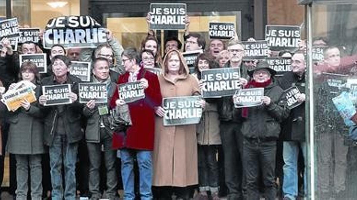 Periodistas de AFP se concentran en contra el ataque a 'Charlie Hebdo?