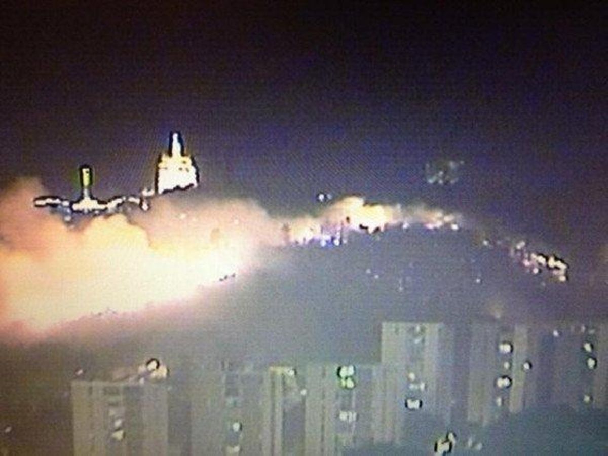 Vista de l’incendi a Collserola d’aquest dijous, amb el Tibidabo al fons.