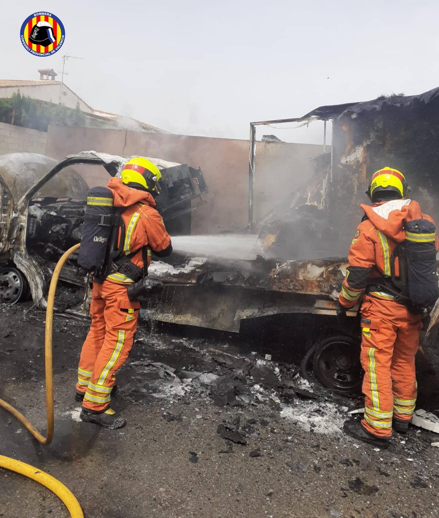 Se desata un incendio en un vehículo industrial en Canals