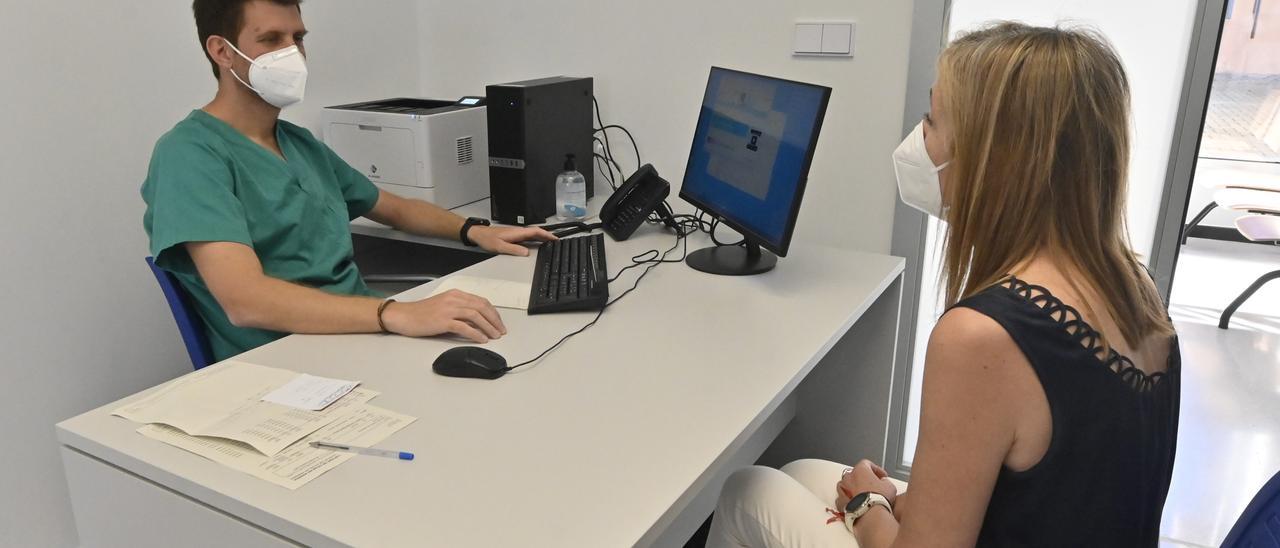 Imagen de archivo de una consulta de medicina familiar en el nuevo centro de salud Raval-Universitari de Castelló.