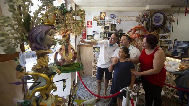 José Gómez Fonseca muestra las maquetas