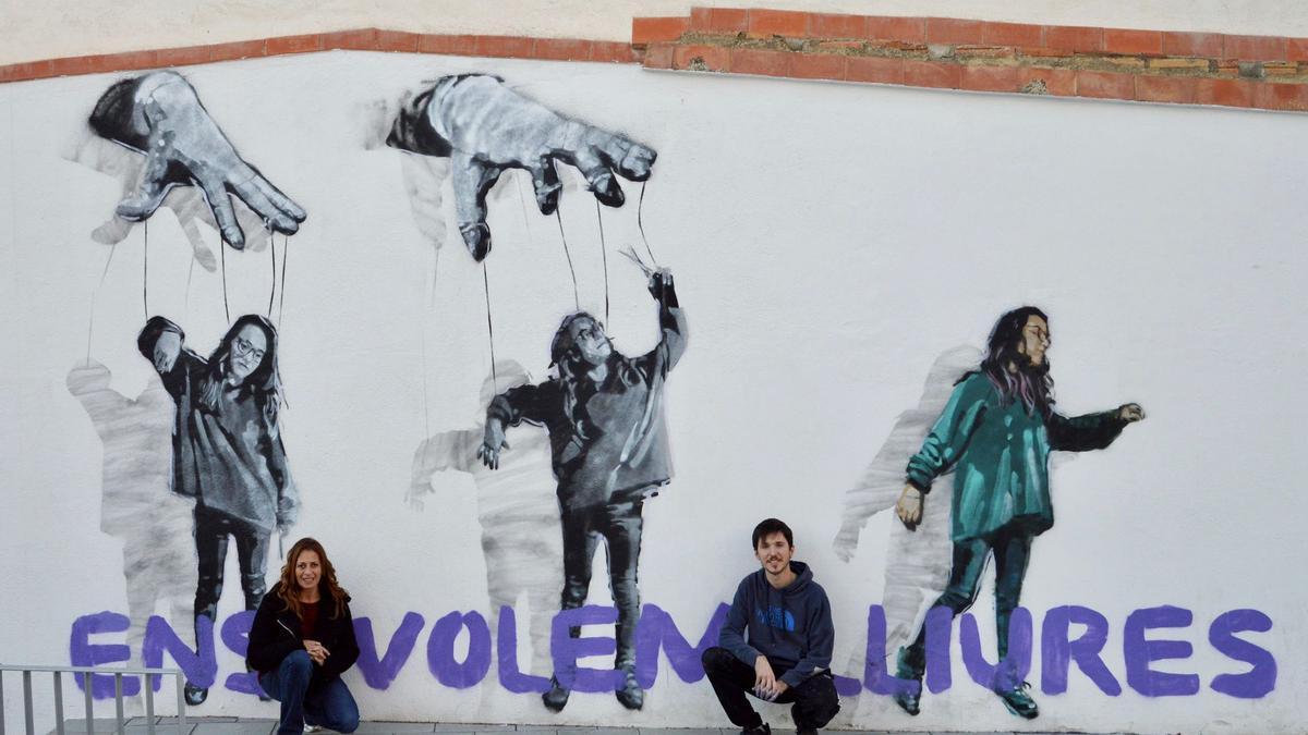 L&#039;artista urbà Rice ha elaborat, aquest cap de setmana, un mural a la plaça de les Babeques que, sota el lema &#039;Ens Volem Lliures&#039;