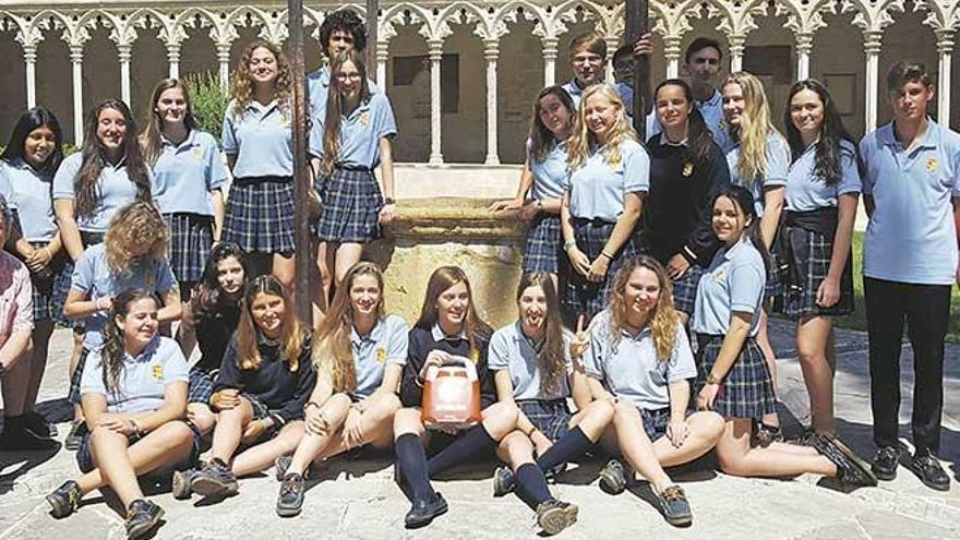 Un desfibrilador para el colegio Sant Francesc