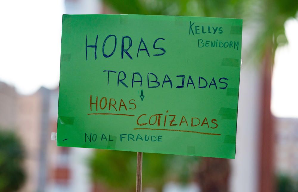 Las Kellys protestan frente al hotel Rambla de Benidorm