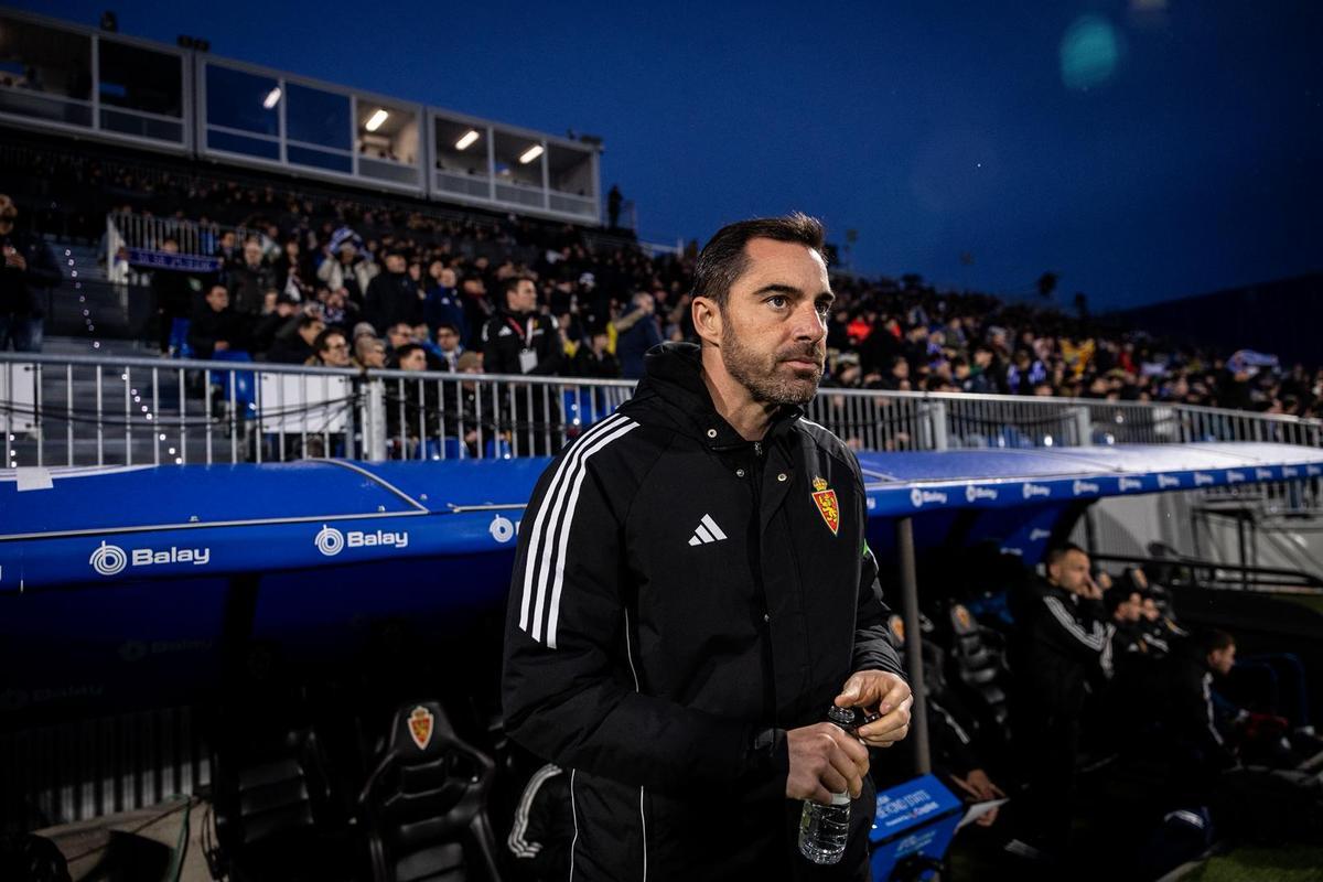 Rubén Sellés, bebiendo agua en el partido del Ibercaja Estadio
