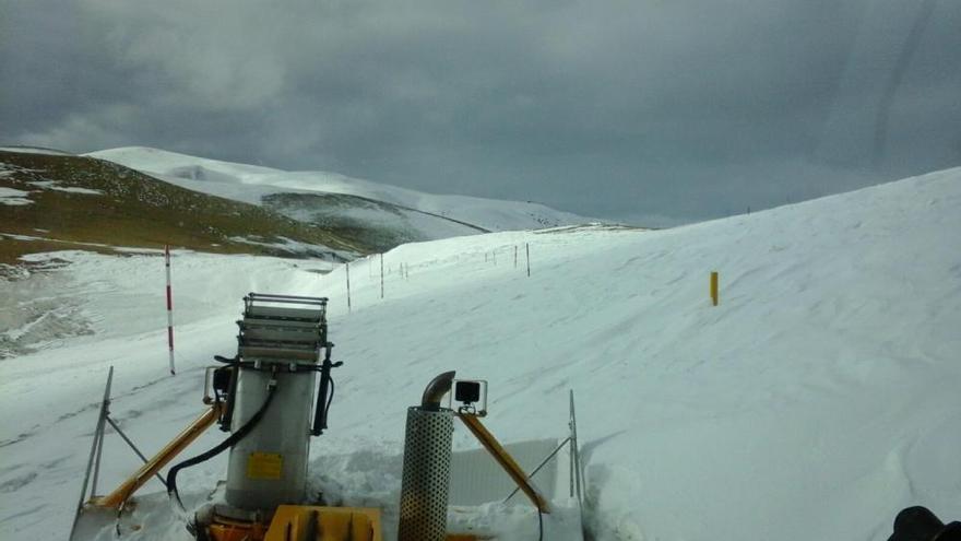 Muntanyes de neu al Coll de la Creueta