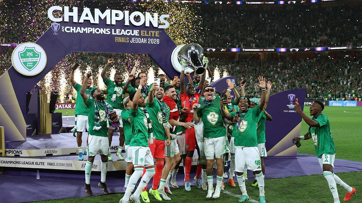 Los jugadores del Al-Ahli celebran su victoria.