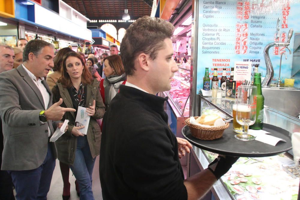 La vicesecretaria de Estudios y Programas del PP, Andrea Levy, ha participado en un acto de partido en el mercado central de Málaga