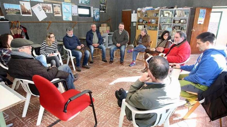 Reunión vecinal de Barbude con Móvete, en marzo. // Bernabé / Cris M.V.