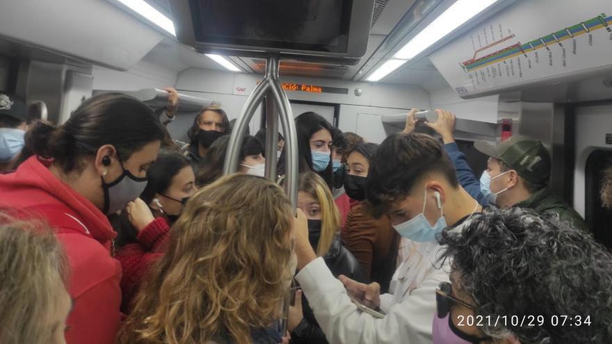 Imagen tomada en el interior de un tren hoy a las 7,34 horas.