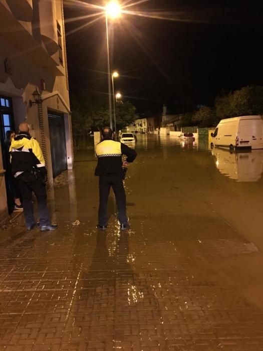 Inundaciones en El Trapiche (Vélez-Málaga) tras una rotura en La Viñuela