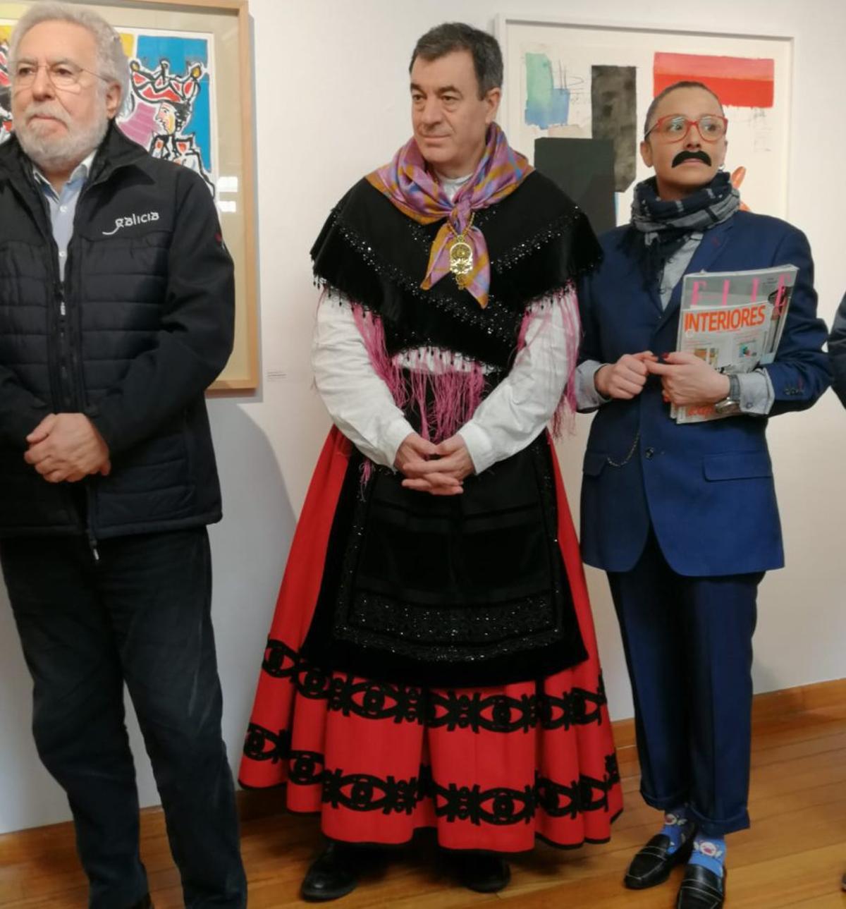 El conselleiro Román Rodríguez, una «dama galega» en Lalín | FDV