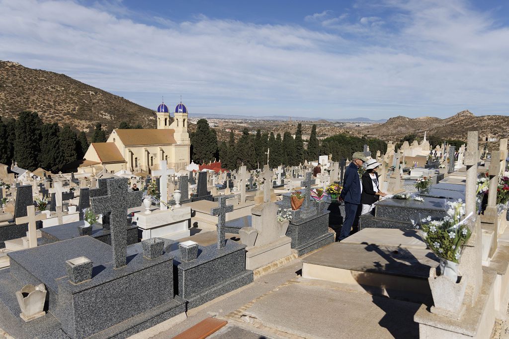 Día de Todoso los Santos en el cementerio de Los Remedios de Cartagena