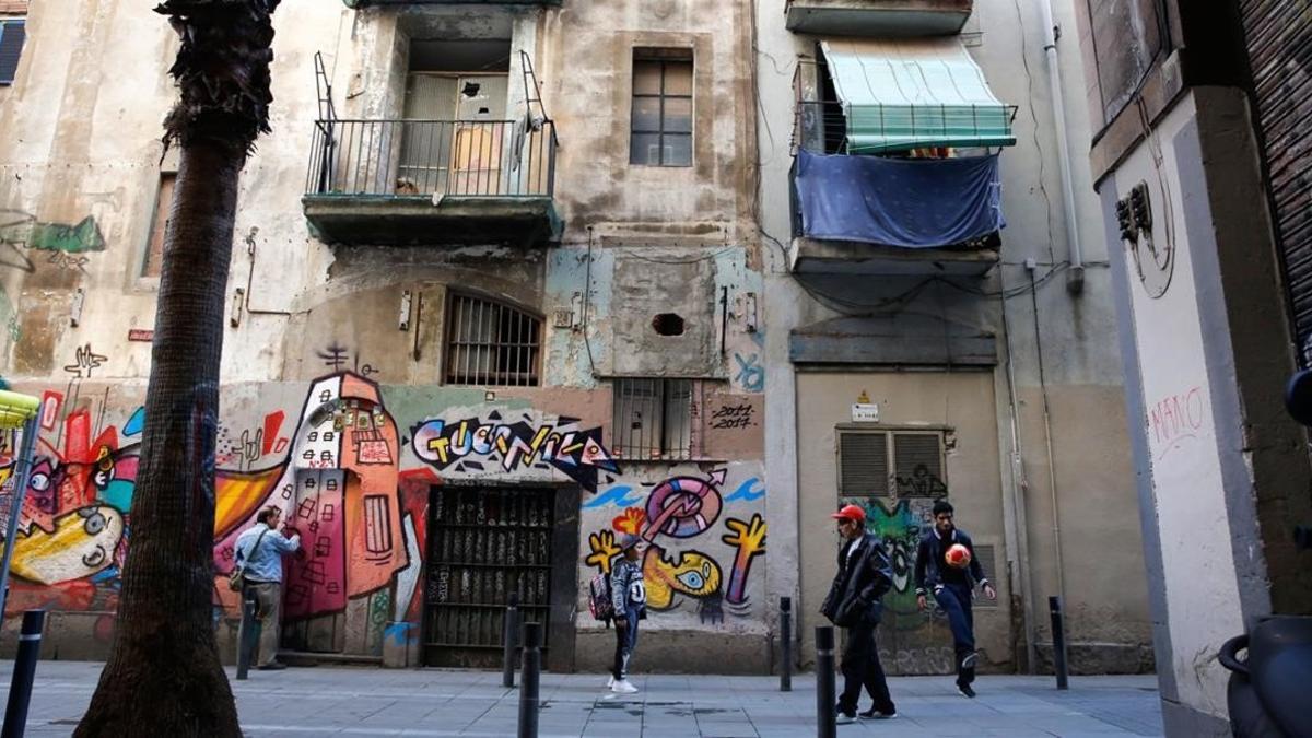 jgblanco38223819 barcelona 28 04 2017 edificios vacios  semivacios o semiokup170519131011