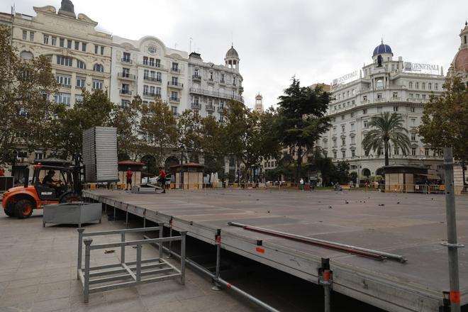 La pista de hielo avanza en la Plaza del Ayuntamiento