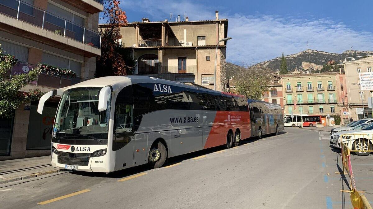 Autobús de l'Alsa a la parada de Berga
