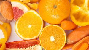 Los alimentos con vitamina C refuerzan el efecto del hierro.