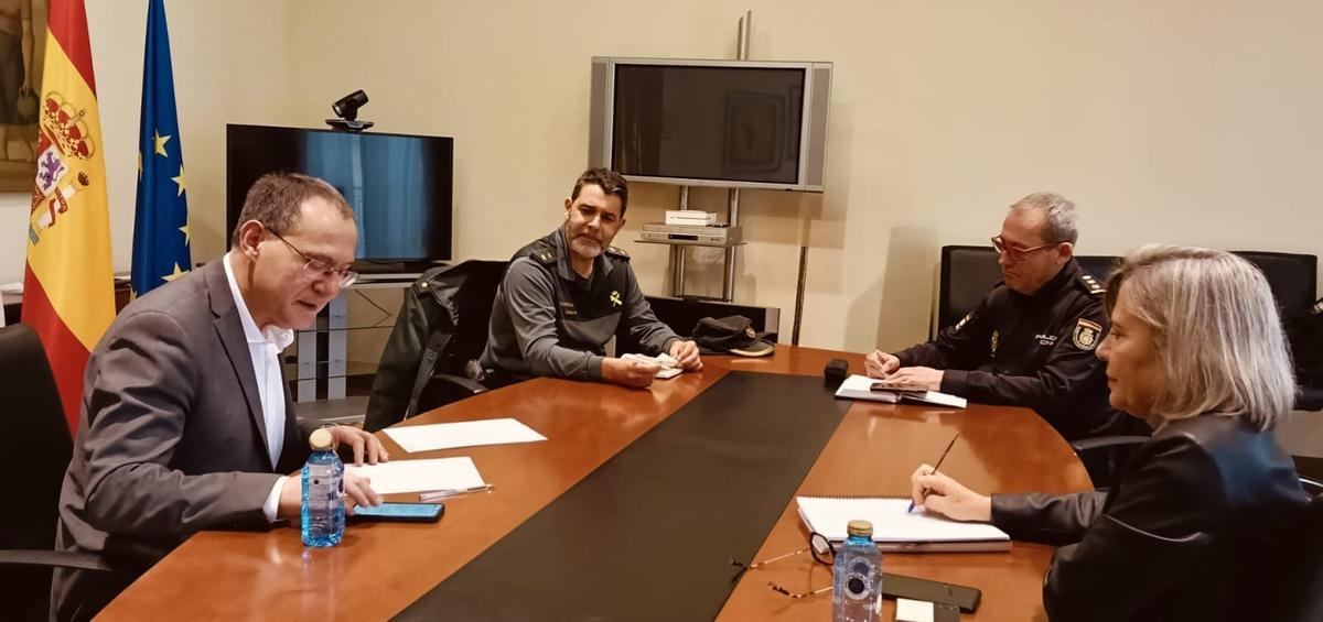 Reunión del subdelegado con el comisario jefe de Zamora, Guillermo Vera, y el teniente coronel de la Guardia Civil, David Pulido.