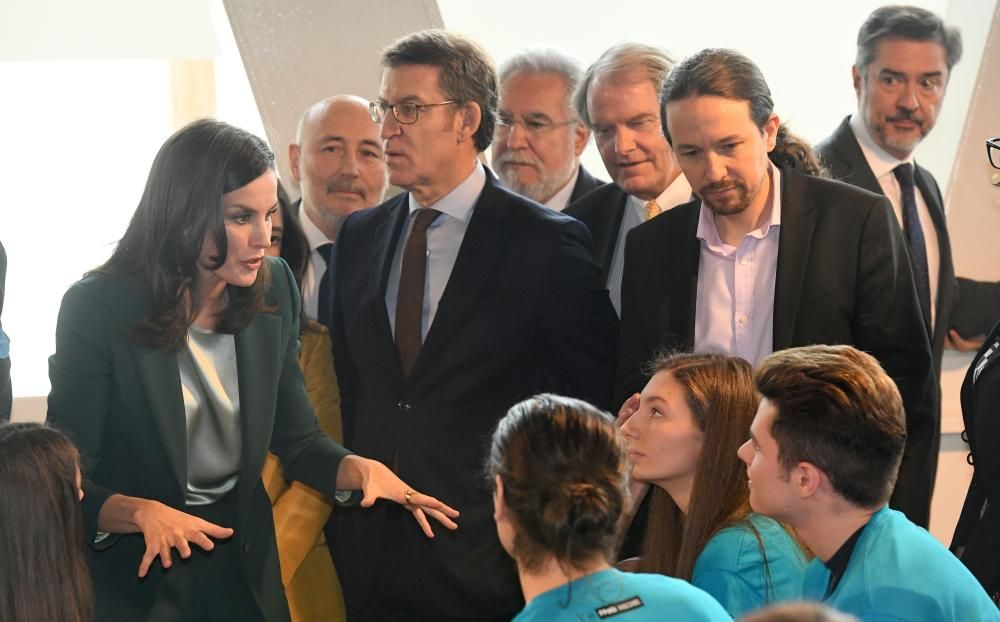 El vicepresidente del Gobierno, Pablo Iglesias, acompaña a la monarca en las actividades que se desarrollan esta mañana en el centro Ágora, junto al presidente de la Xunta, Alberto Núñez Feijóo