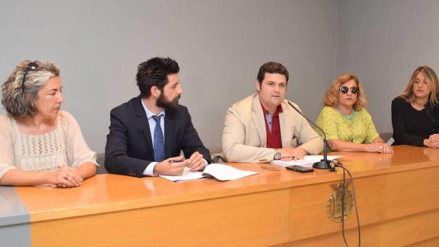 Representantes de las asociaciones de comerciantes de Murcia, en la rueda de prensa celebrada ayer.