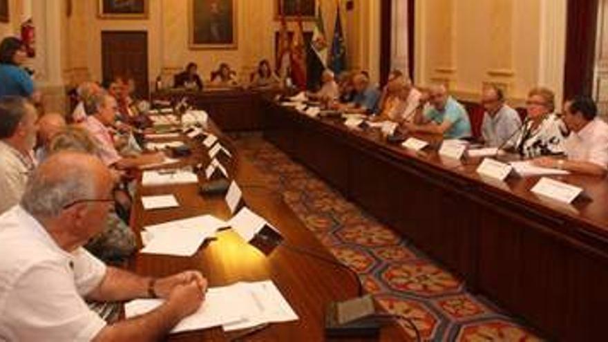 Los mayores de Cáceres solicitan accesibilidad y más limpieza en la ciudad