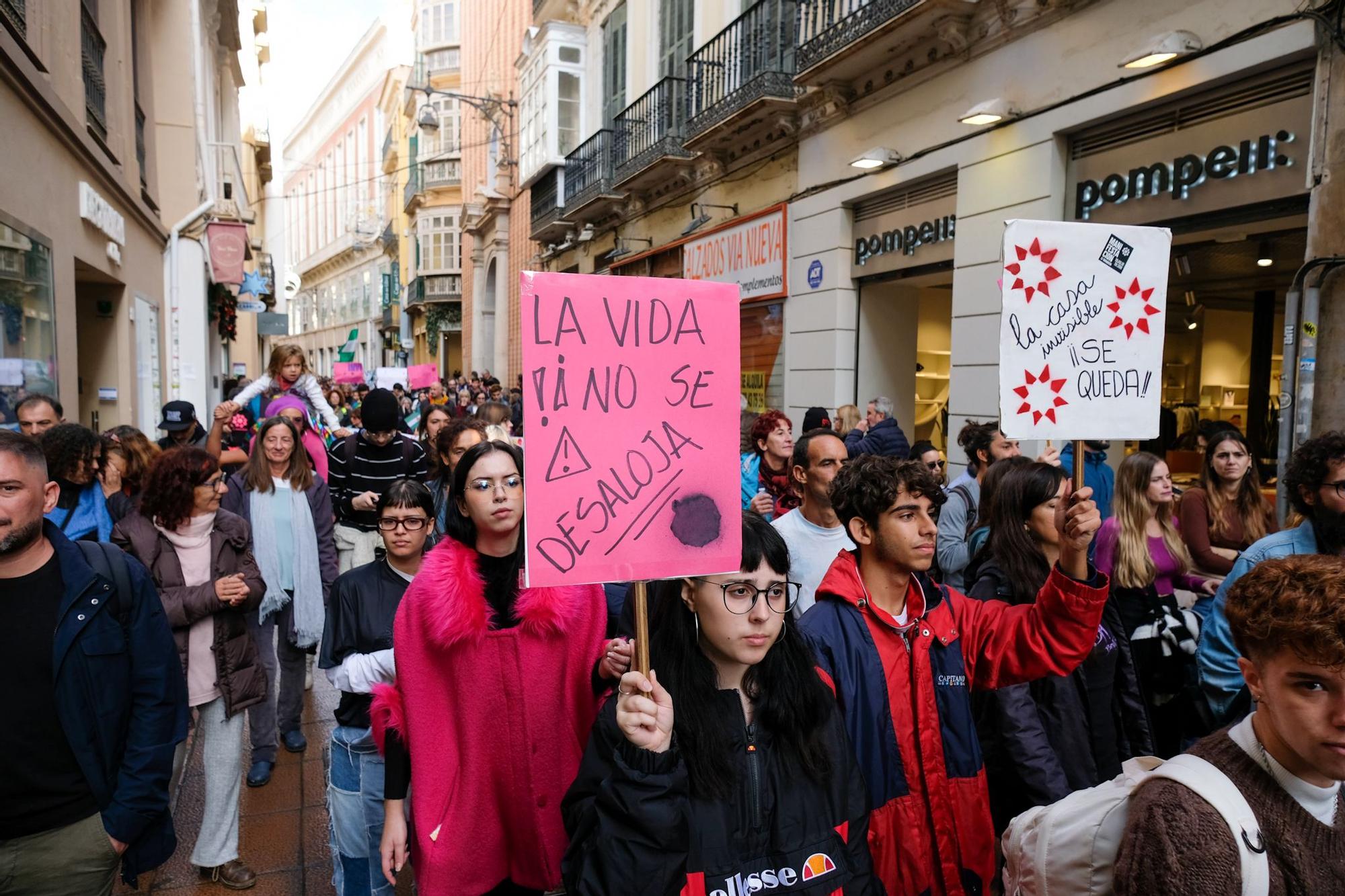 Manifestación contra el desalojo de La Casa Invisible