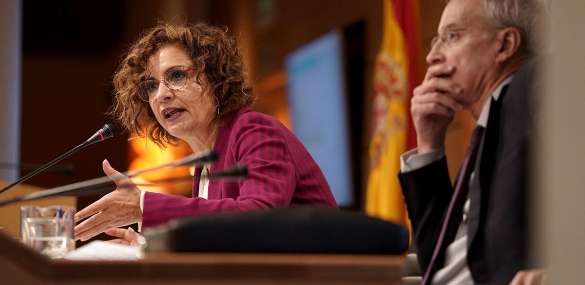 Montero revolta les comunitats del PP i obre una bretxa en el PSOE