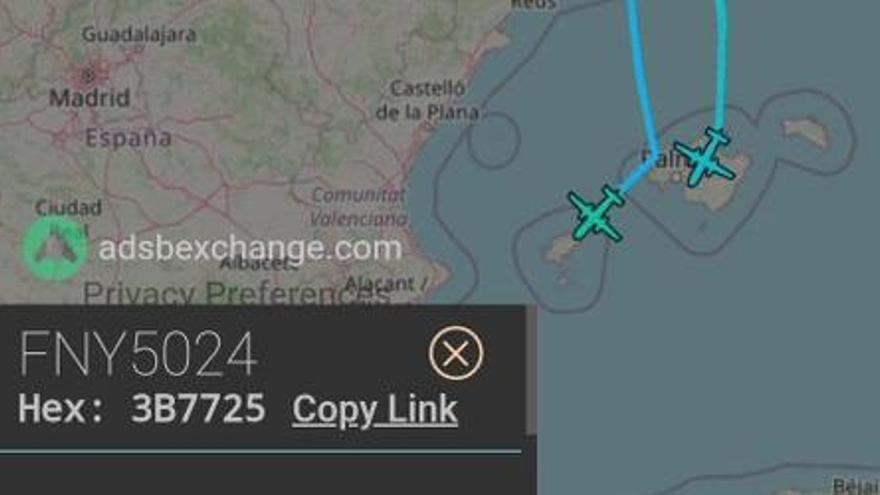 Aeronaves de la Fuerza Aérea y la Armada francesa sobrevuelan Ibiza