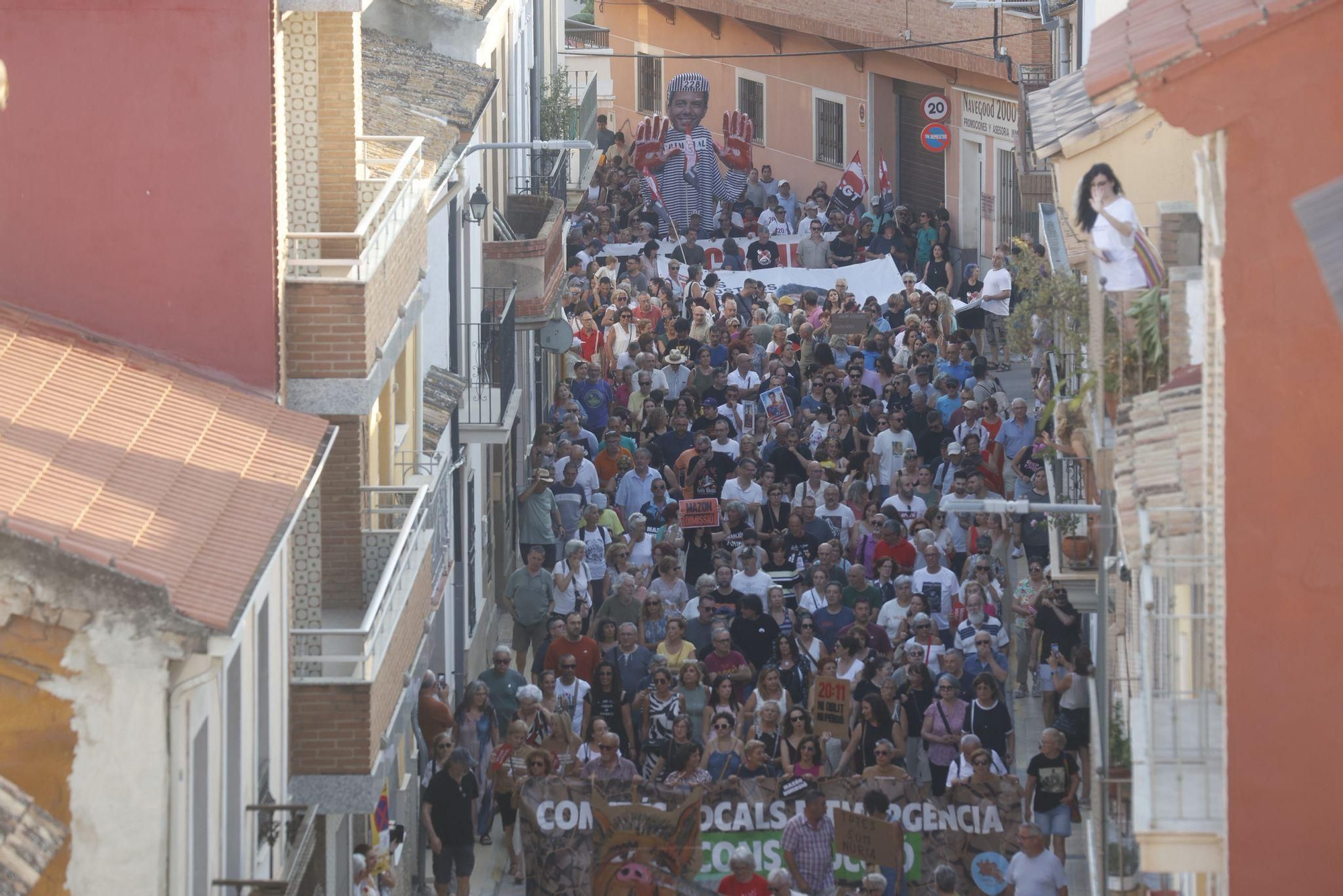 La novena manifestación contra Mazón por la gestión de la dana desde Catarroja, en imágenes