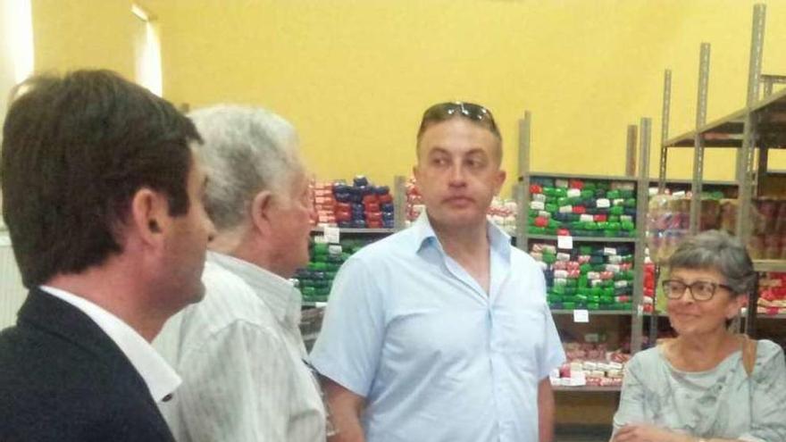 Visita de Gonzalo Pita al Banco de Alimentos. // Faro